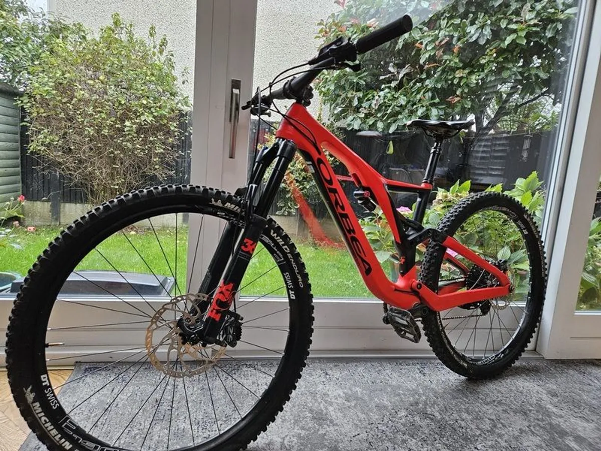 Orbea rallon M10 mountain bike with accessories - Image 2