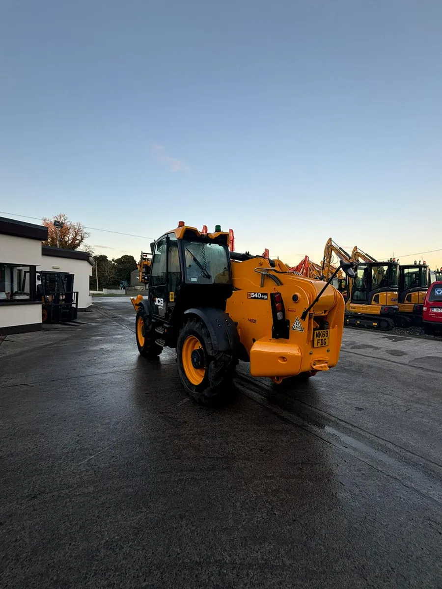 (Walk Around Video) 2019 JCB 540-140 Telehandler - Image 4