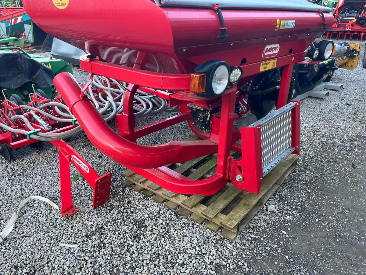 Maschio Front Grain Hopper - Image 2