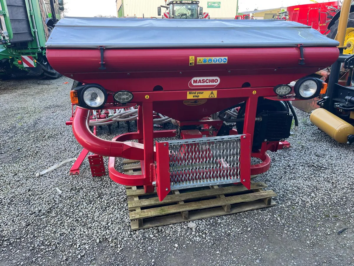 Maschio Front Grain Hopper - Image 4