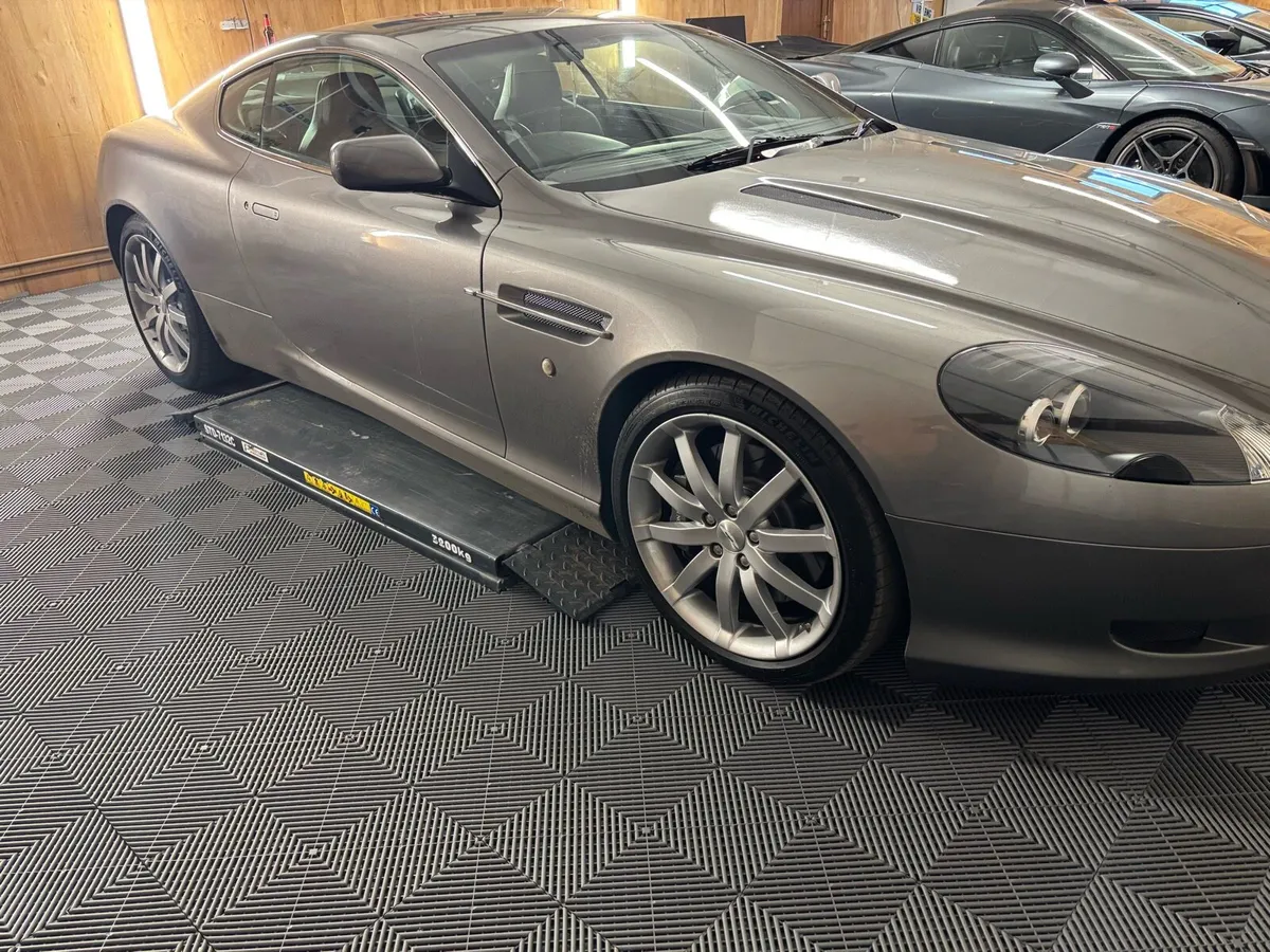 Austin Martin db9 6.0v12 - Image 1