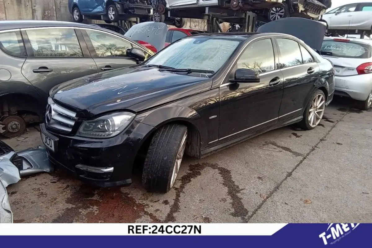 2011 MERCEDES C CLASS BREAKING FOR PARTS - Image 1