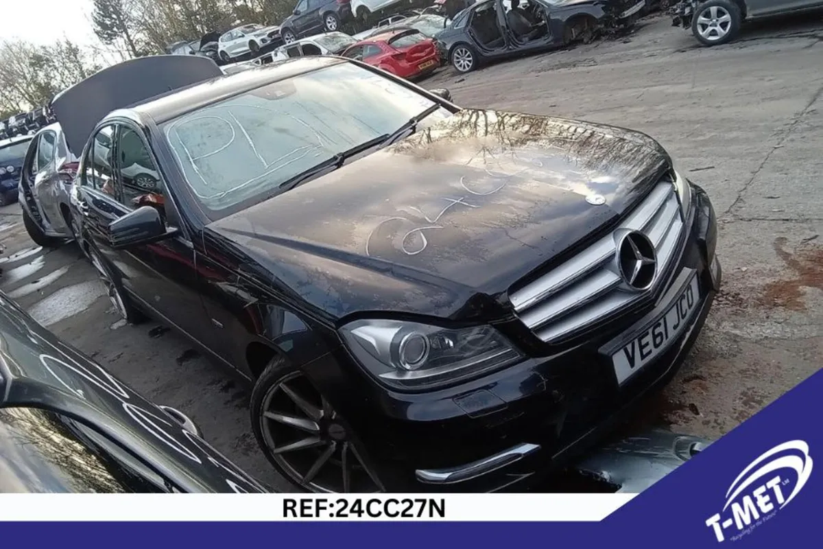 2011 MERCEDES C CLASS BREAKING FOR PARTS - Image 3