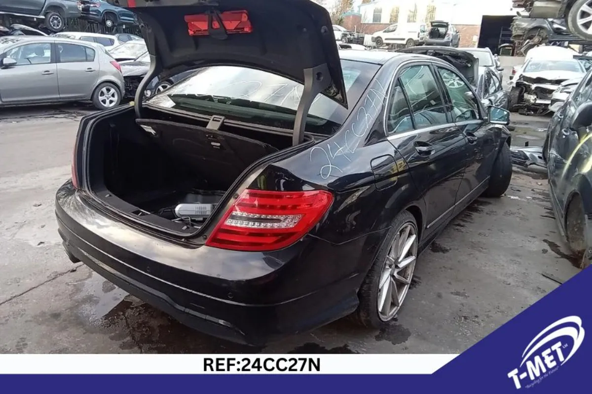 2011 MERCEDES C CLASS BREAKING FOR PARTS - Image 4