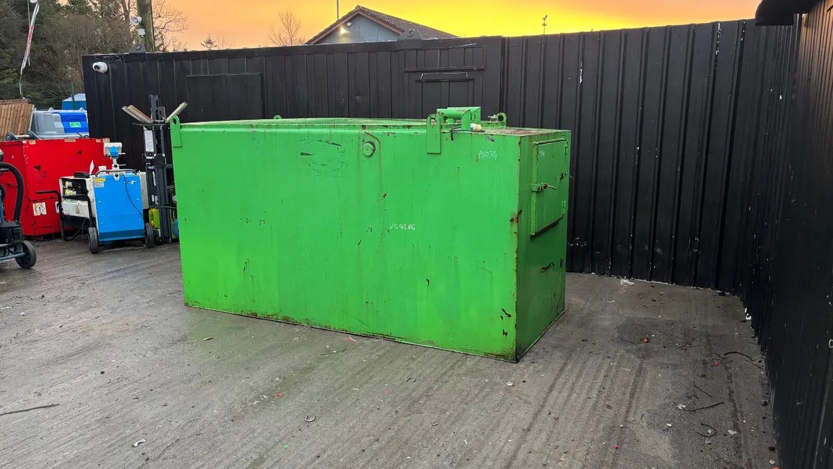 Fuel Bowser with Electric Pump - Image 1