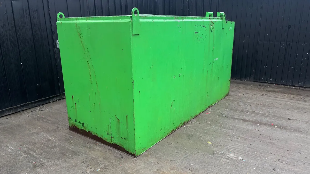 Fuel Bowser with Electric Pump - Image 2
