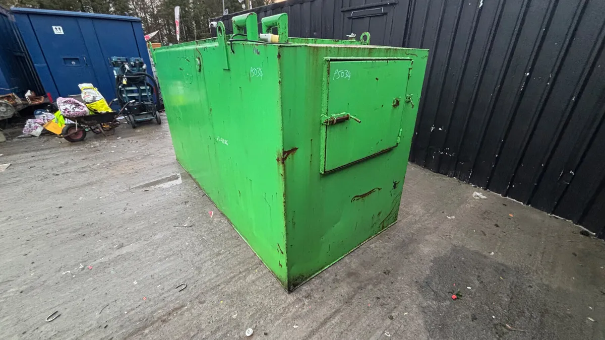 Fuel Bowser with Electric Pump - Image 4