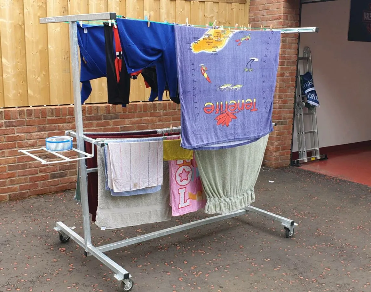 Mobile galvanized clotheslines on wheels - Image 1