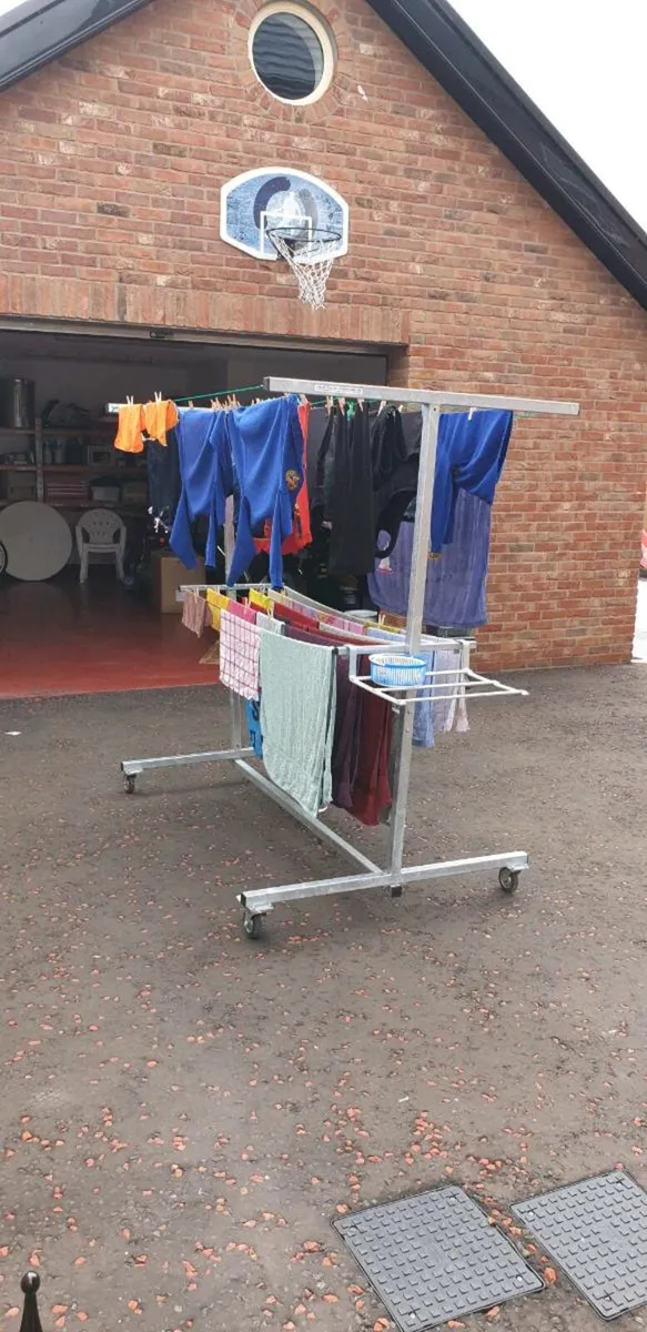 Mobile galvanized clotheslines on wheels - Image 2