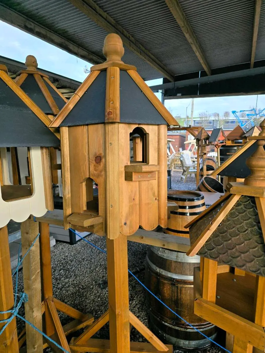 Wooden bird table with slate roof - Image 1