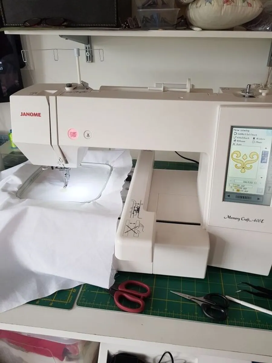 Janome mc400e  embroidery machine - Image 1