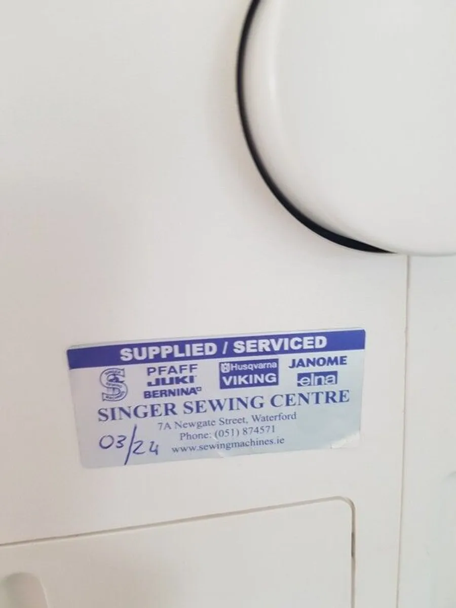 Janome mc400e  embroidery machine - Image 2