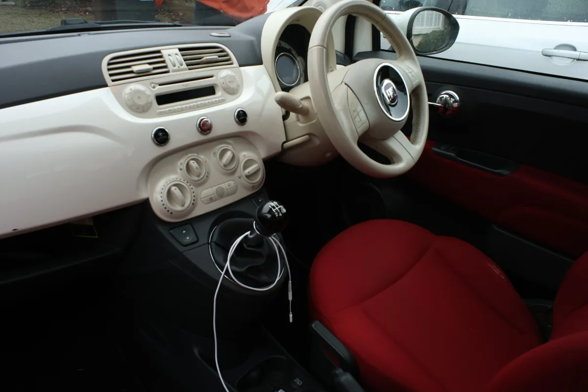 FIAT 500 1.2 LOUNGE 69BHP 3DR - Image 4