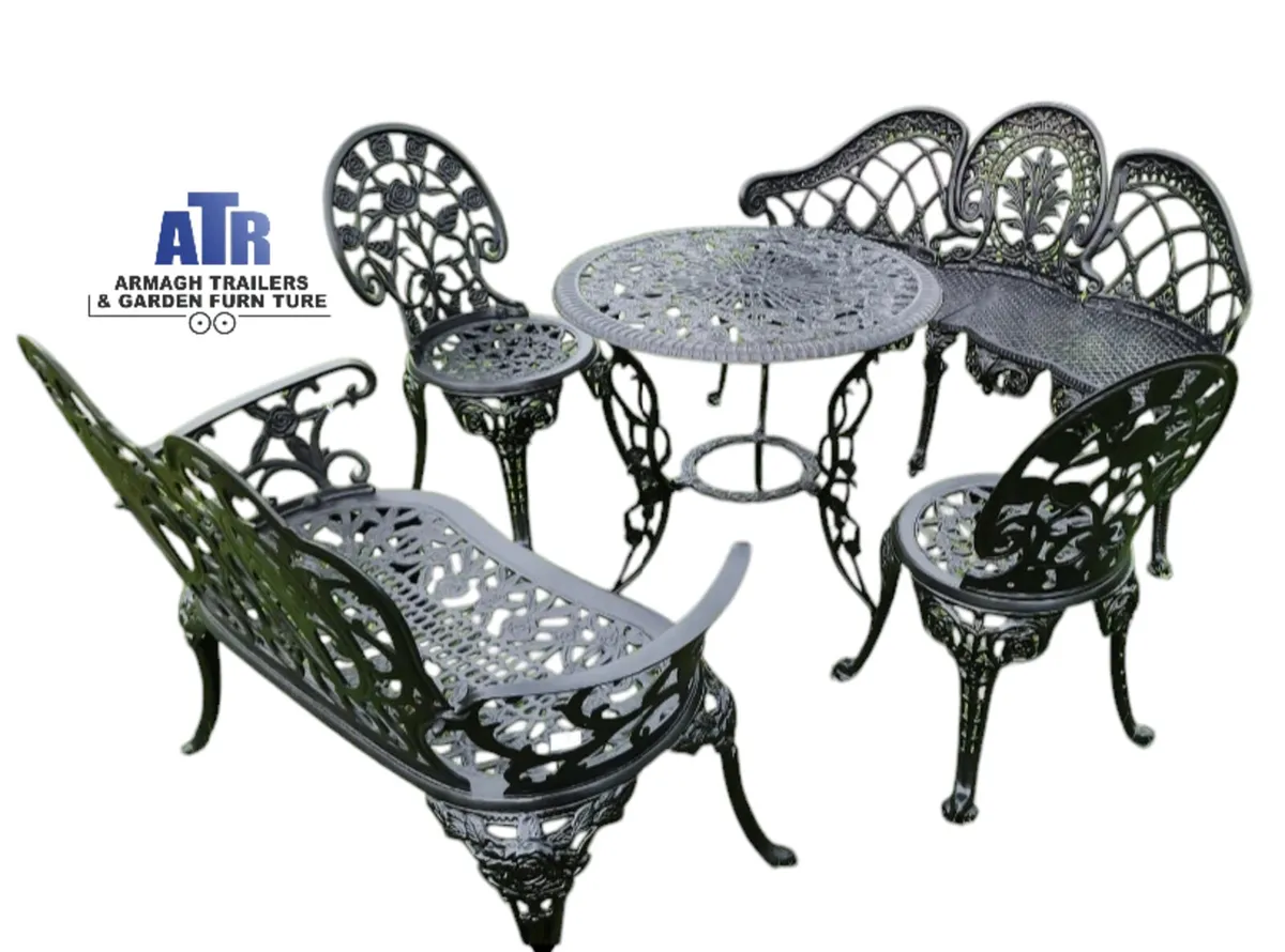 Good quality cast aluminium garden furniture bench - Image 4