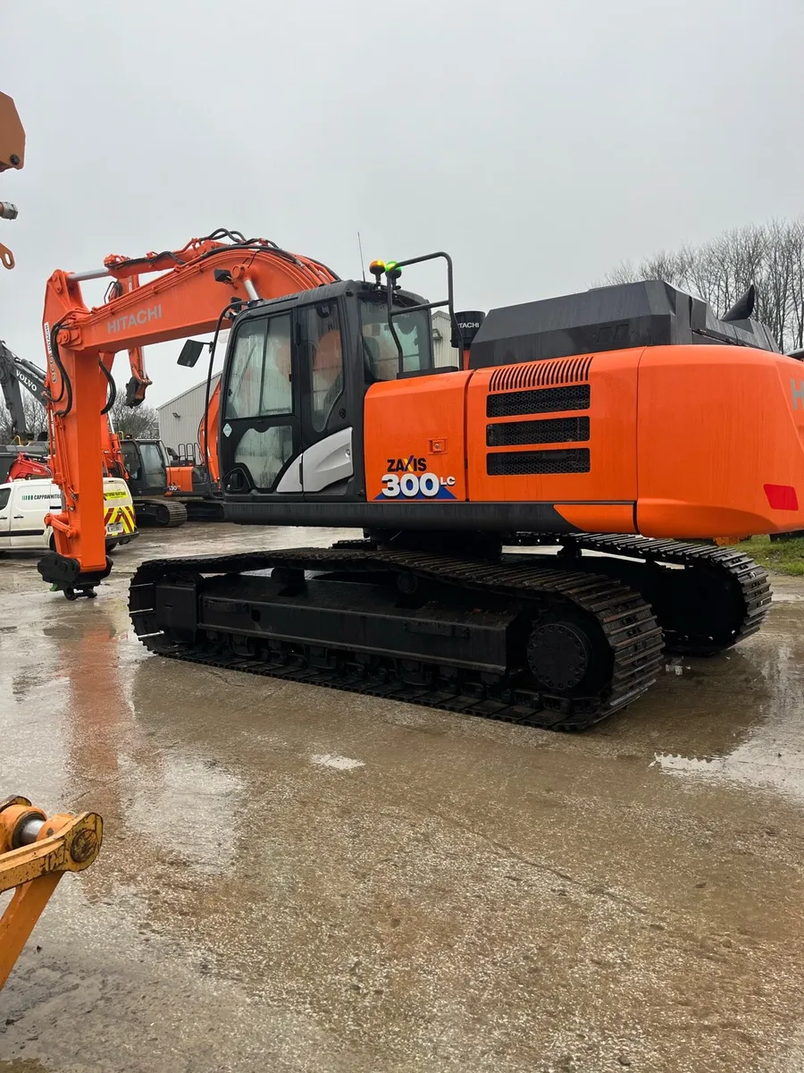2017 HITACHI ZX 300-6 - Image 1