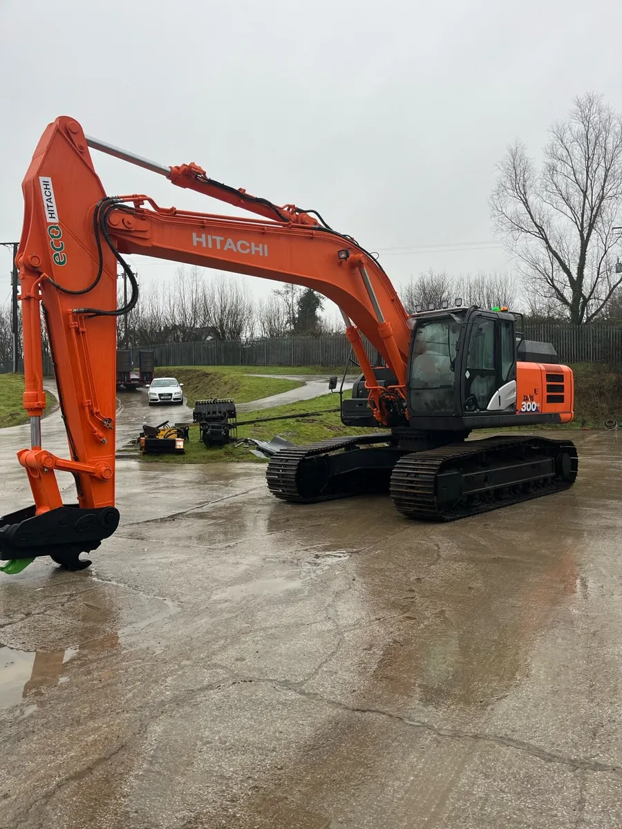 2017 HITACHI ZX 300-6 - Image 2