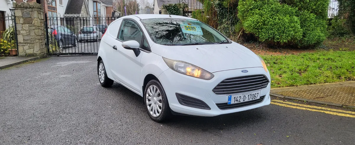 Ford Fiesta Van  2014 in mint condition - Image 2