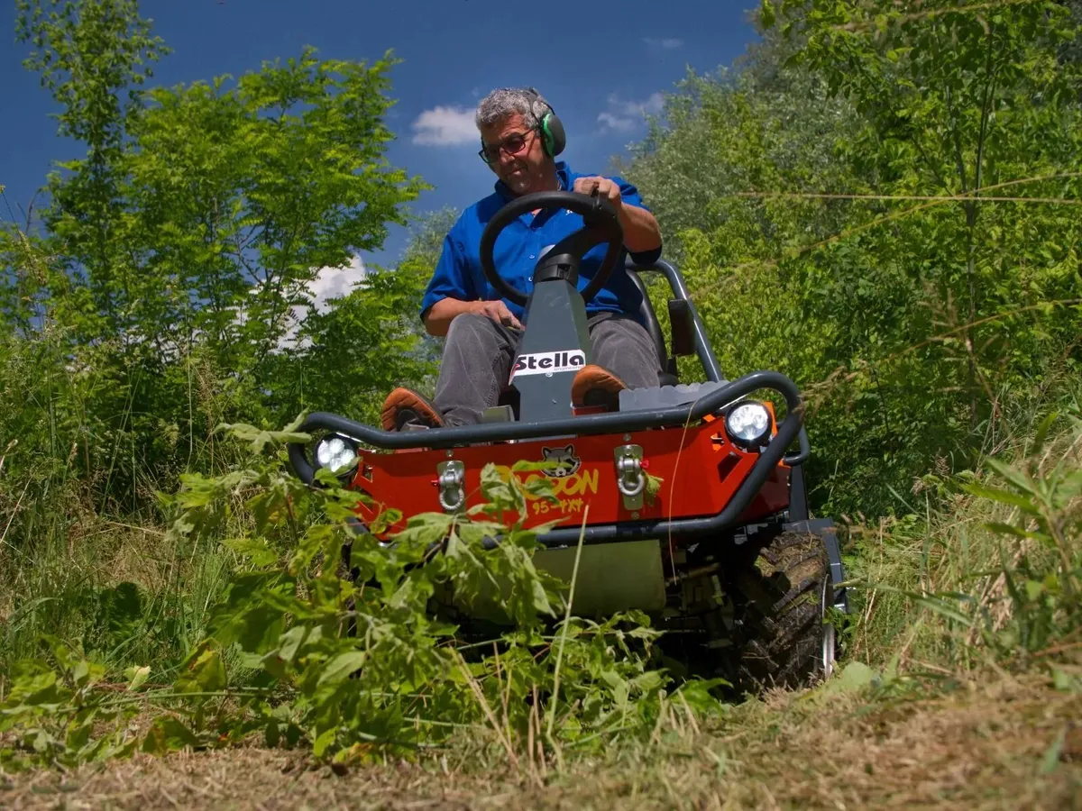 New Stella Racoon 95 Municipal Ride-on Flail mower - Image 4