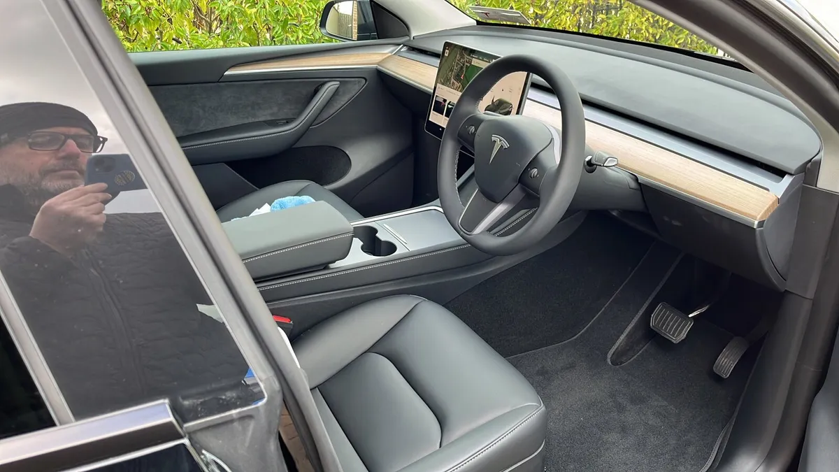 Tesla Model Y Long Range AWD - Image 3
