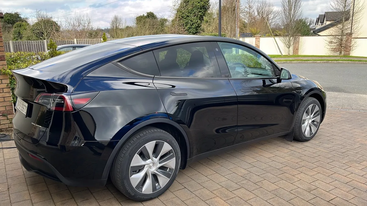 Tesla Model Y Long Range AWD - Image 4