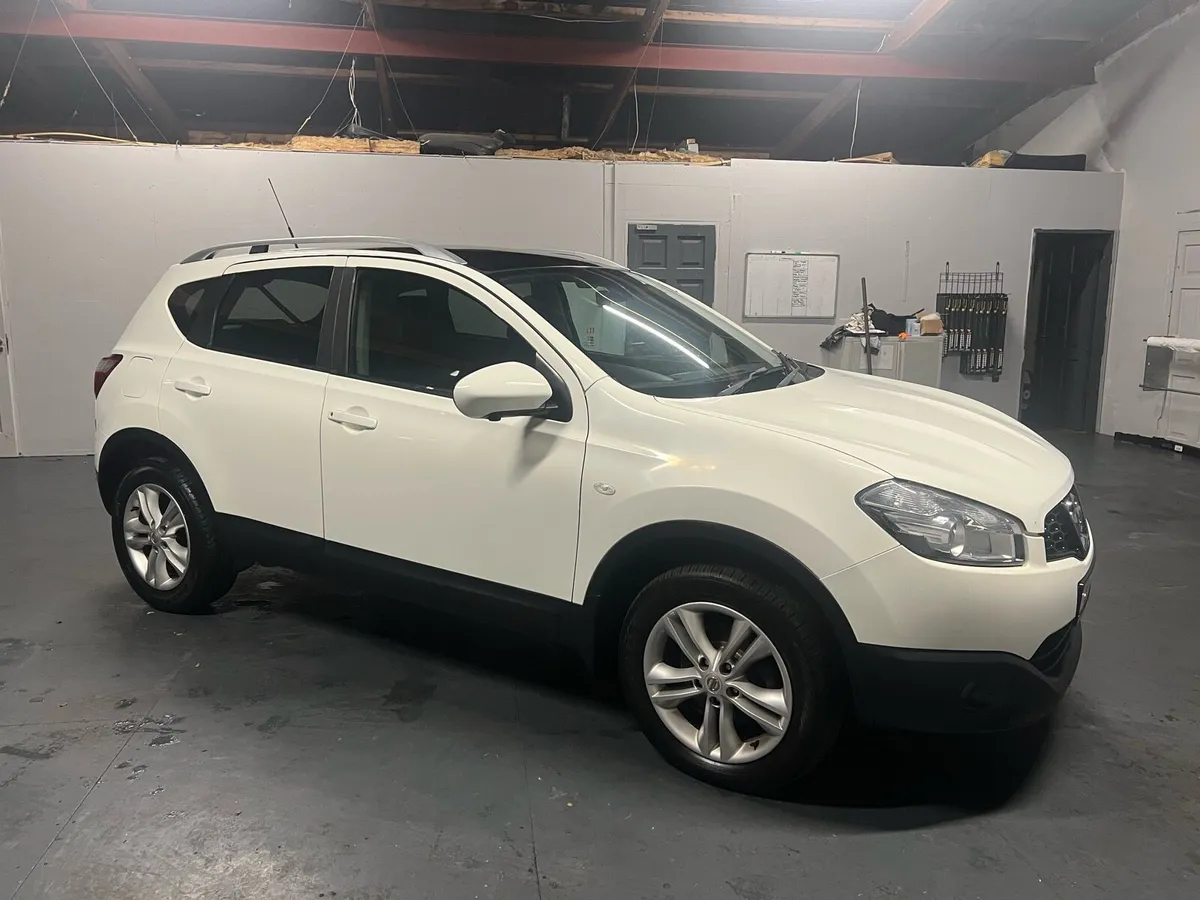 Nissan Qashqai 2012 4 wheel drive - Image 3