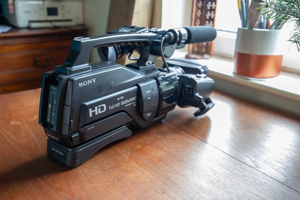 SONY HXR-MC2500 Solid-State Memory Camcorder - Image 3