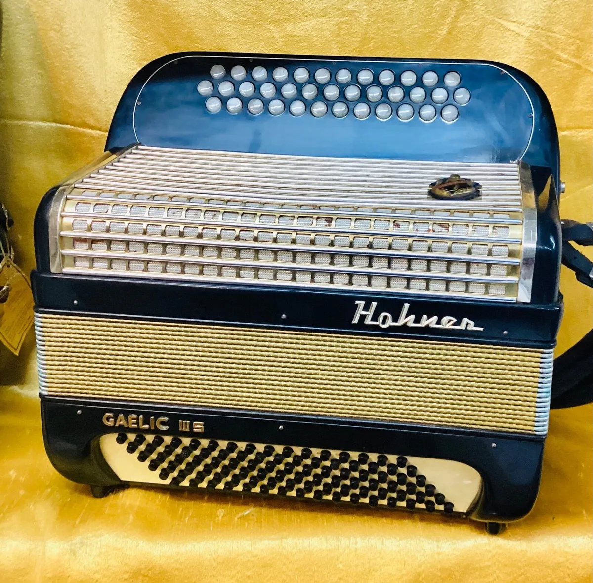 HOHNER GAELIC III 3 ROW B/C/C SHARP ACCORDION - Image 1