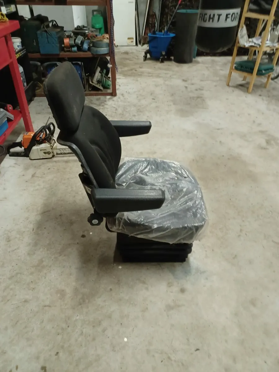 Mechanical swivel seat - Image 1