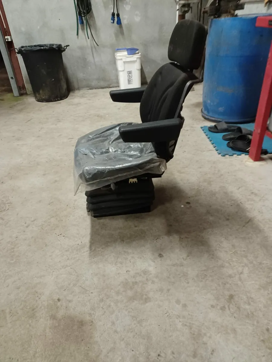 Mechanical swivel seat - Image 2