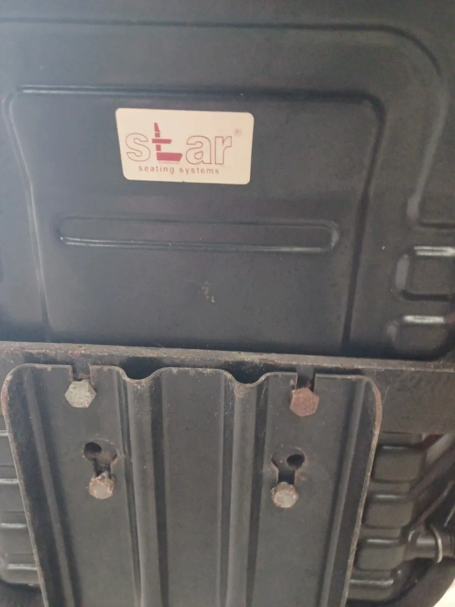 Mechanical swivel seat - Image 4