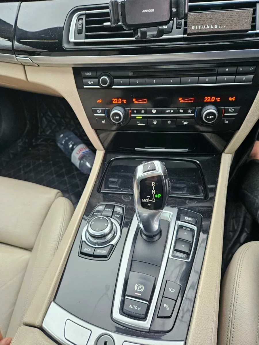 BMW 730d M Sport 2010 - Image 2