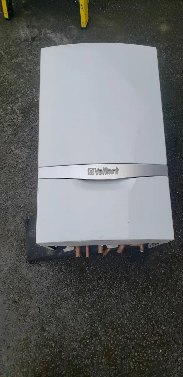Vaillant ecoTEC plus 837 37kw combi boiler - Image 1