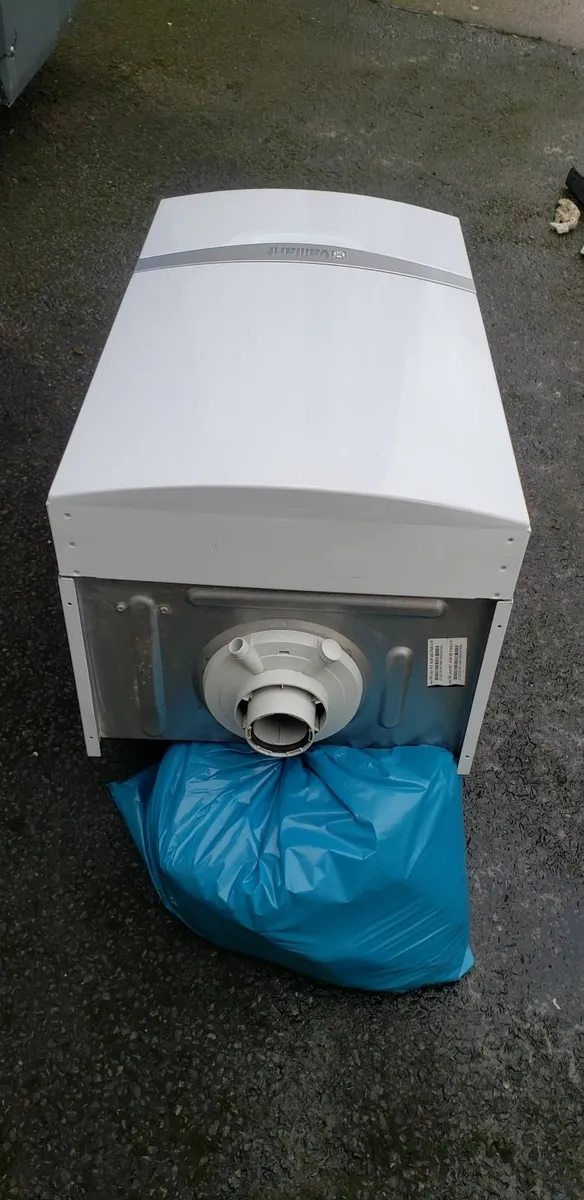 Vaillant ecoTEC plus 837 37kw combi boiler - Image 3