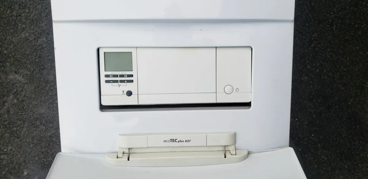 Vaillant ecoTEC plus 837 37kw combi boiler - Image 4