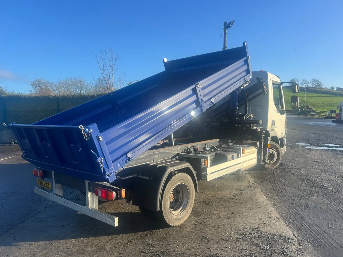 2016 Daf LF180 12Ton tipper crane - Image 2