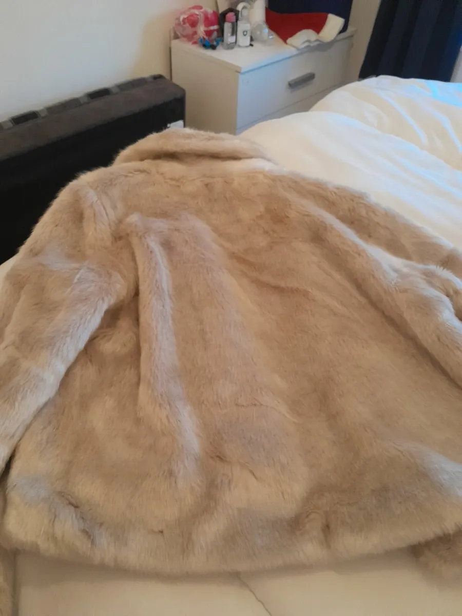 Ladies fuax fur jacket - Image 2