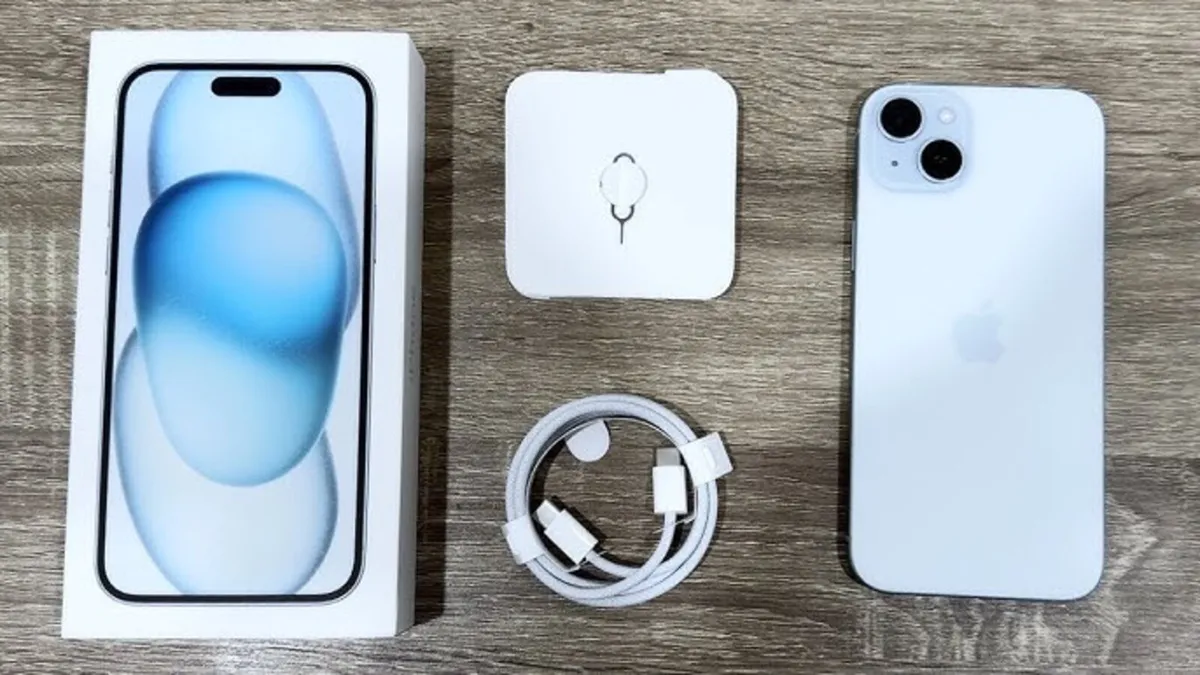iPhone 15 - Image 3