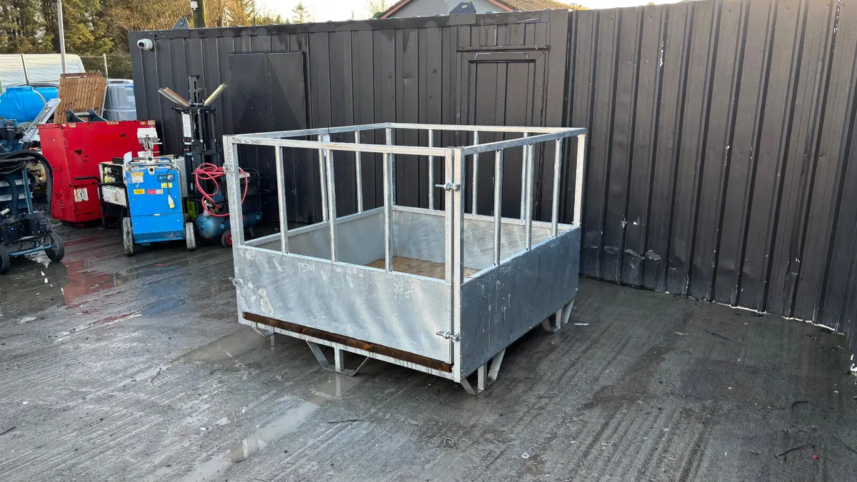 6’ x 6’ Galvanised Feeder - Image 1