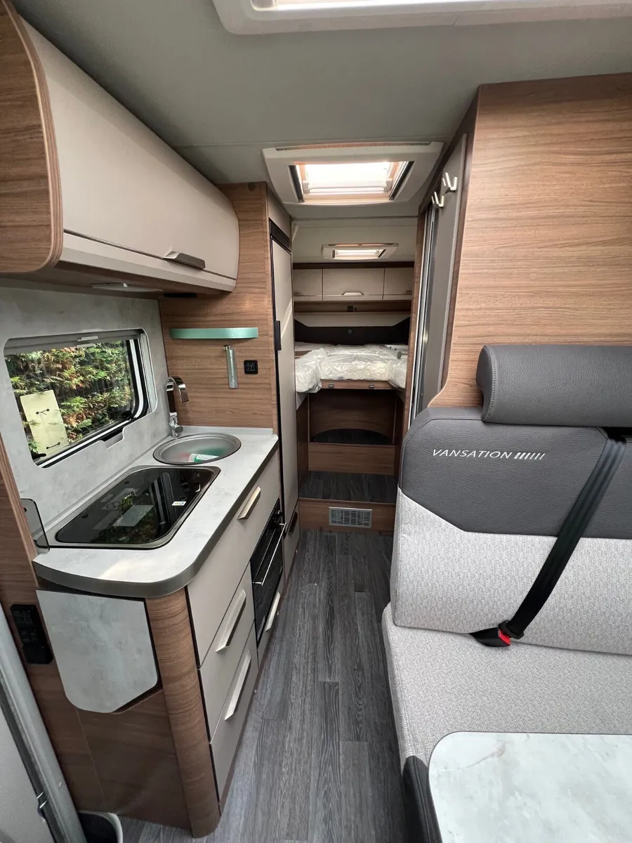 New Knaus Vanstation 640 Camper van - Image 4