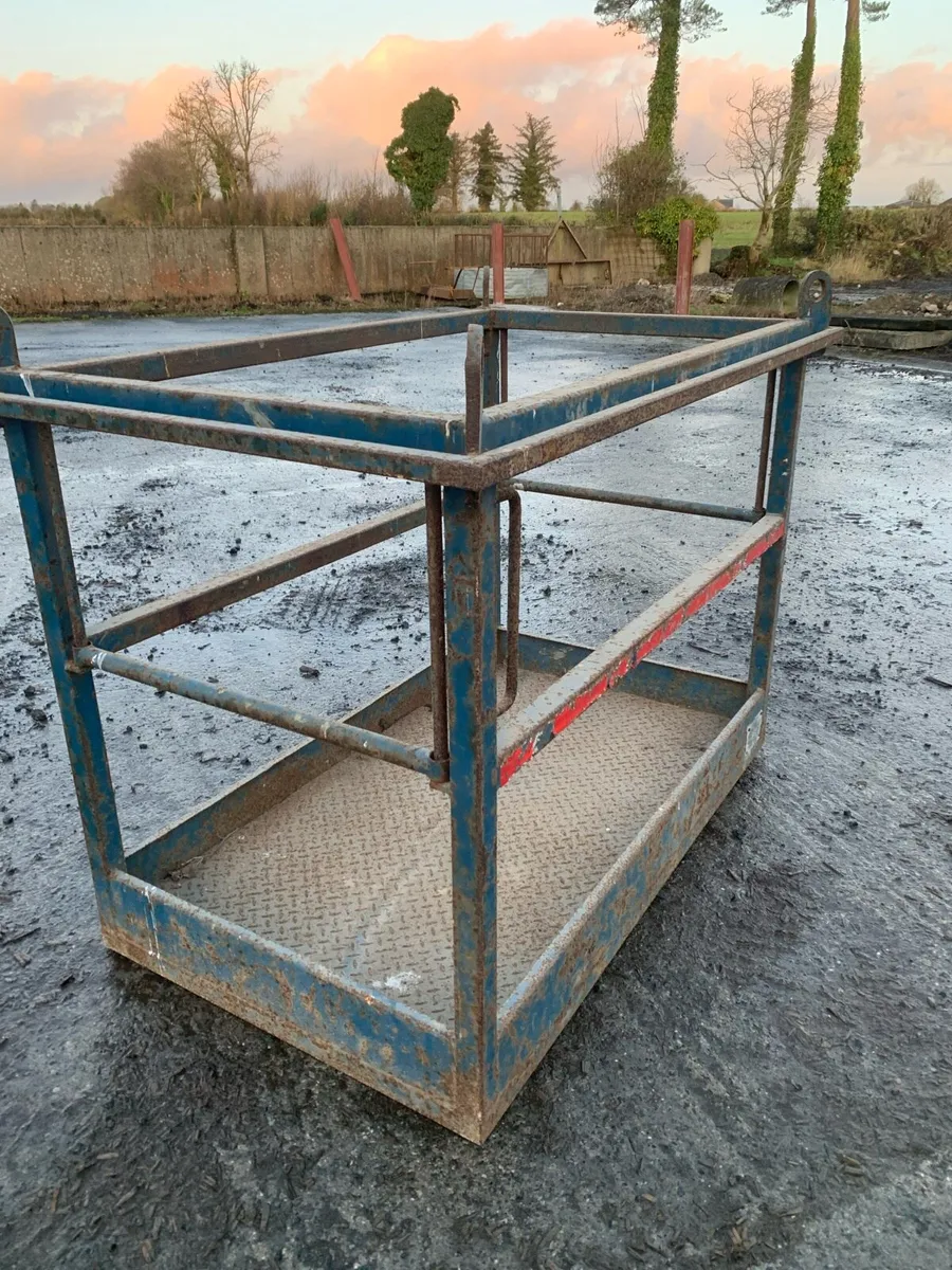 Man cage - Image 1