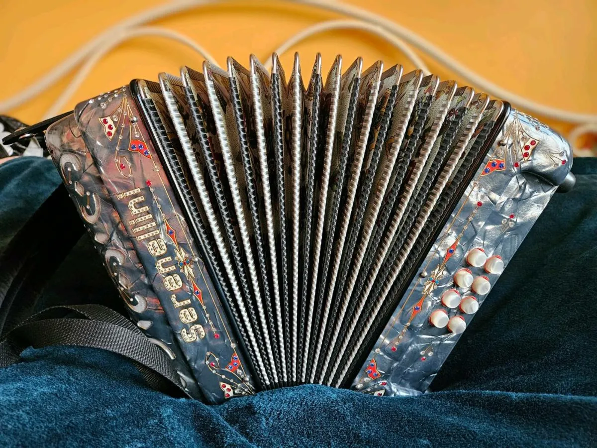 Serenellini Accordion - Image 1