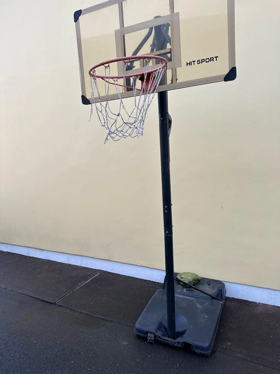 Basketball hoop