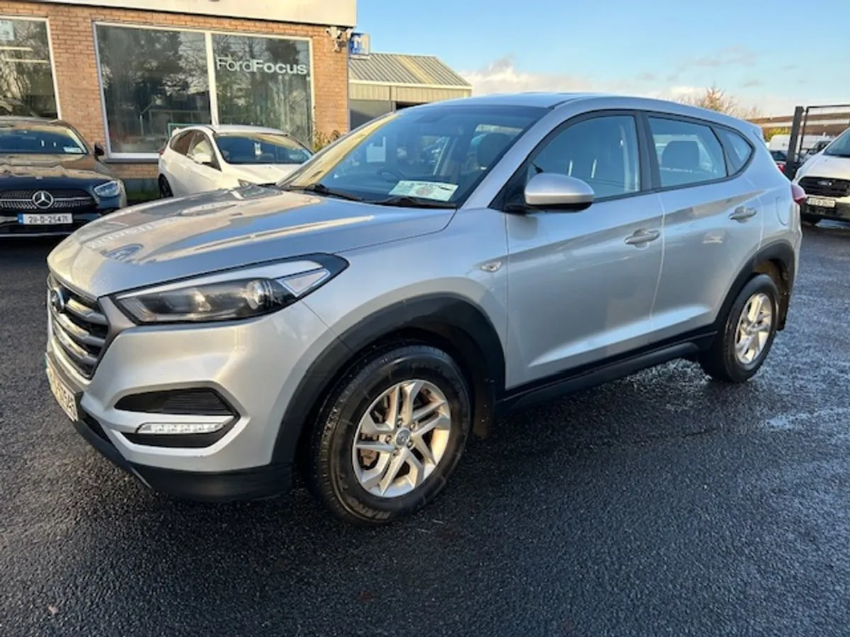 Hyundai Tucson 1.7 Crdi Executive SE 5dr - Image 2