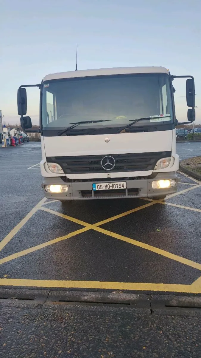 2005 Mercedes Atego 818 Beavertail - Image 3