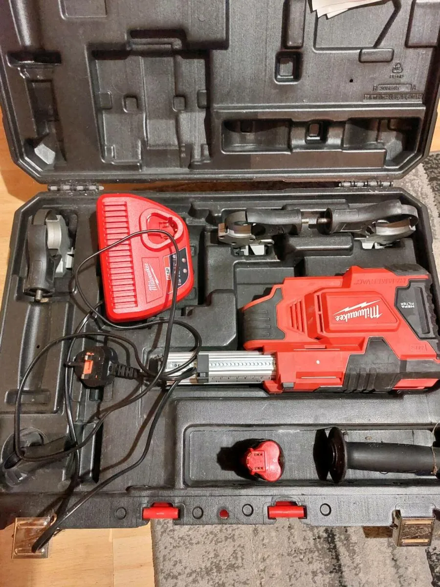 Milwaukee 12v hammer vacuum - Image 1