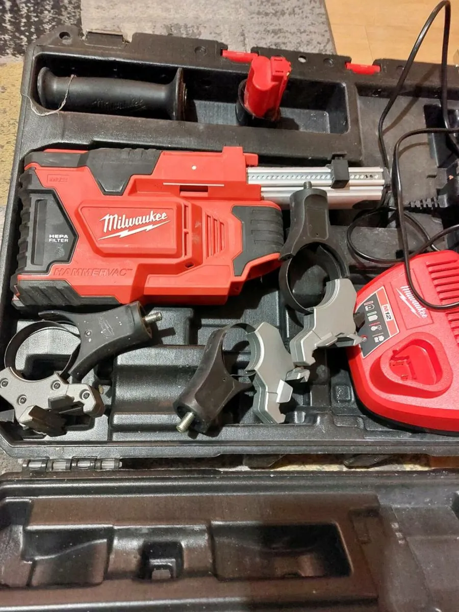 Milwaukee 12v hammer vacuum - Image 2