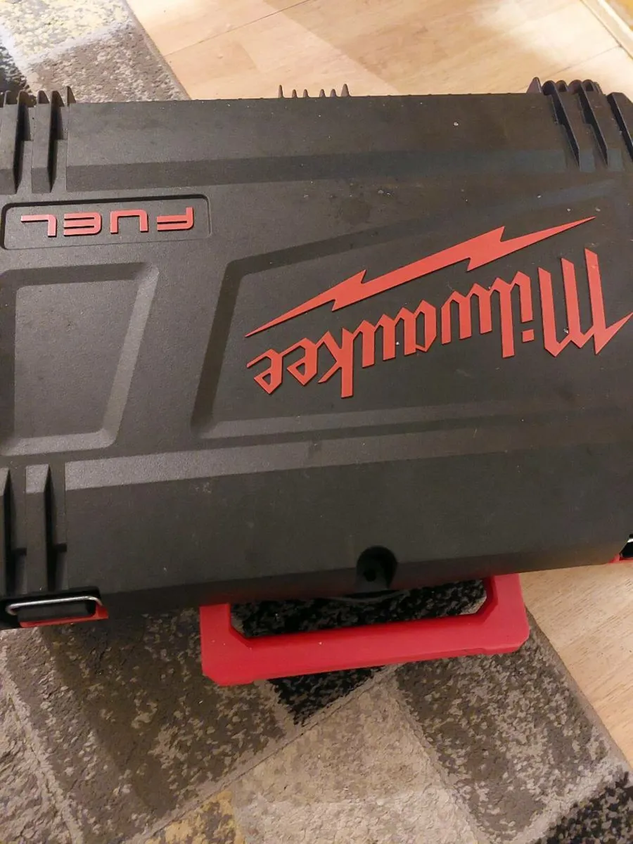 Milwaukee 12v hammer vacuum - Image 3