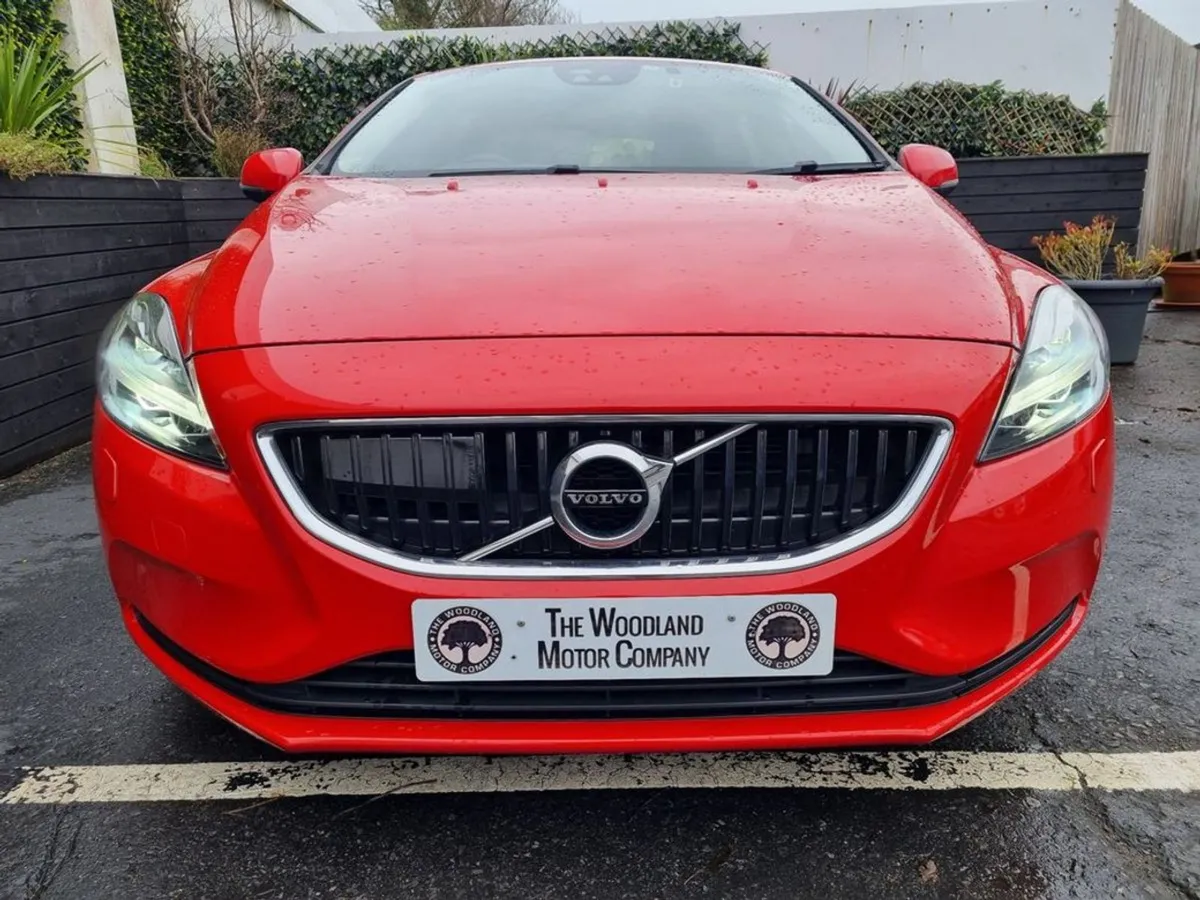 Volvo V40 1.5 T2 Auto / SE / Low Mileage / Tax  2 - Image 3