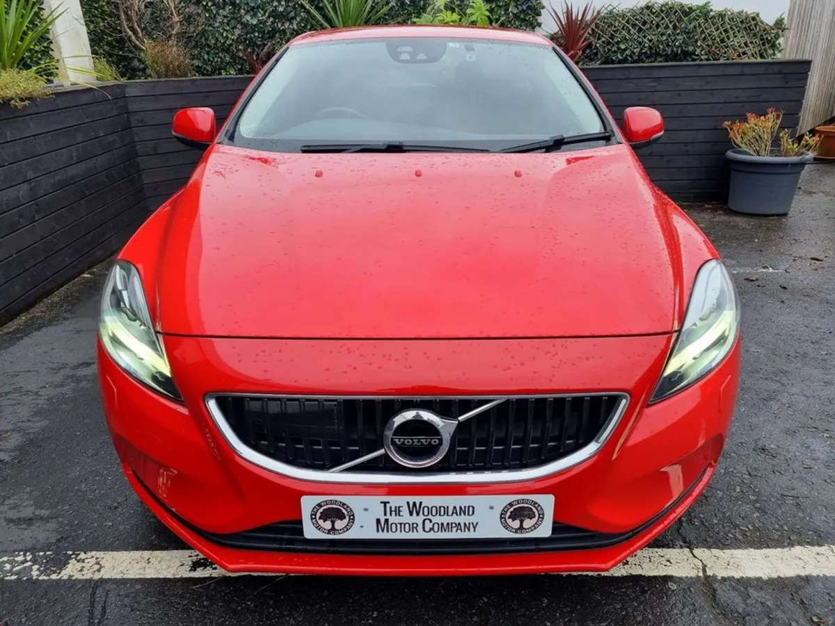 Volvo V40 1.5 T2 Auto / SE / Low Mileage / Tax  2 - Image 4