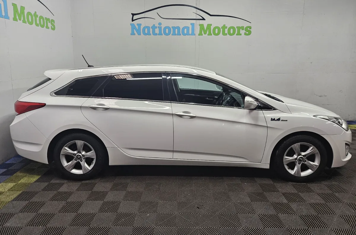 2015 Hyundai i40 Comfort 1.7D Estate - Image 3